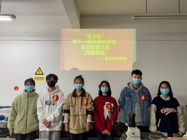 桌子上有许多玩具模型低可信度描述已自动生成 桌子上有许多玩具模型低可信度描述已自动生成